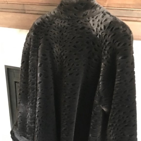 Dark brown faux fur swing coat with a leopard print. - Picture 4 of 5